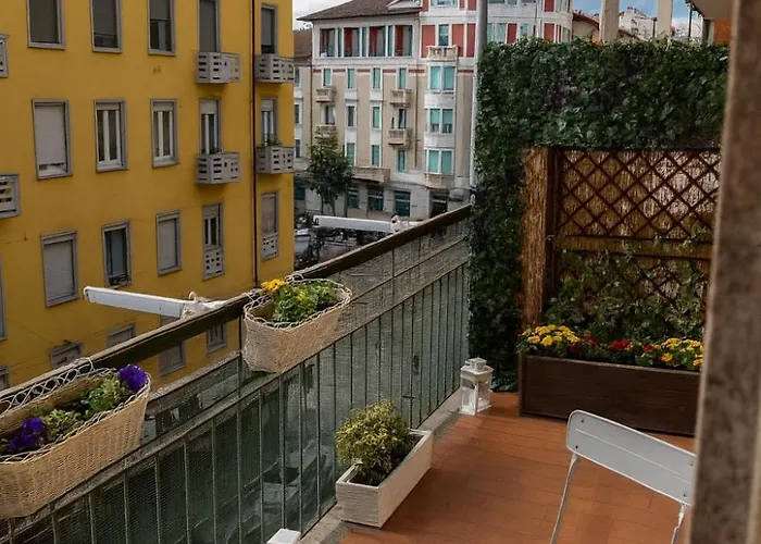 Beautiful Floral On Navigli